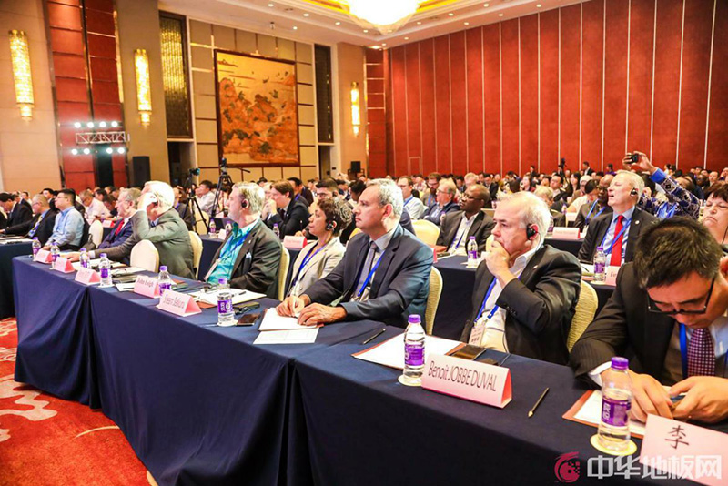 5db3dc687586a.jpg 01.jpg